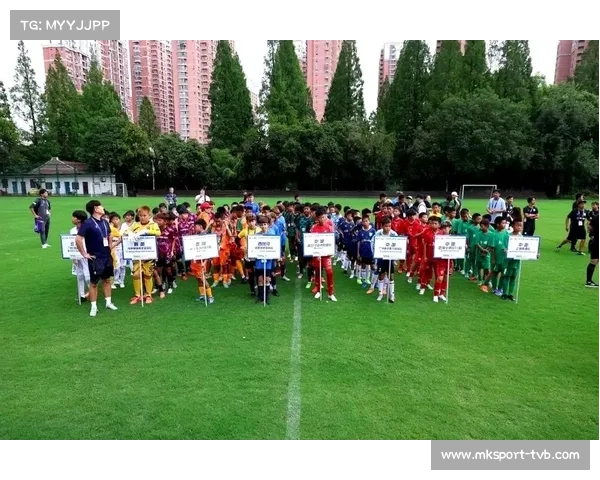 校园足球与职业俱乐部合作深化,青训体系逐步完善 校园足球与职业俱乐部合作深化,青训体系逐步完善